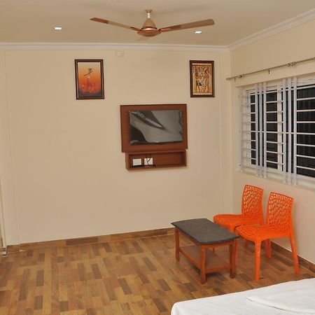 Altis Lodge Erode Dış mekan fotoğraf